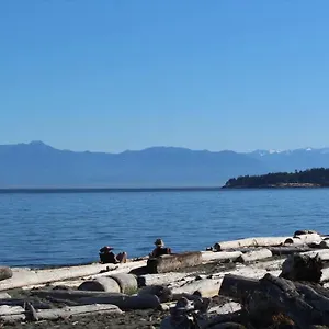 Esquimalt Lagoon Life Apartment
