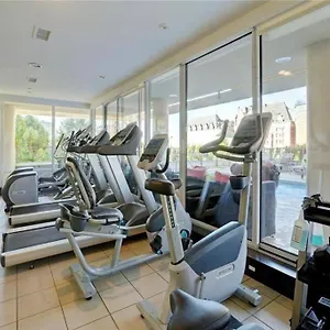 Victoria's Location 2 Bedroom Luxe Apartment