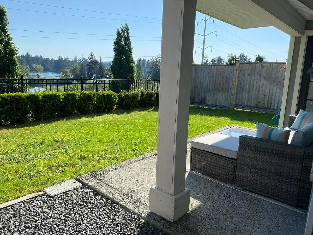 Cozy Lakeview Suite Victoria